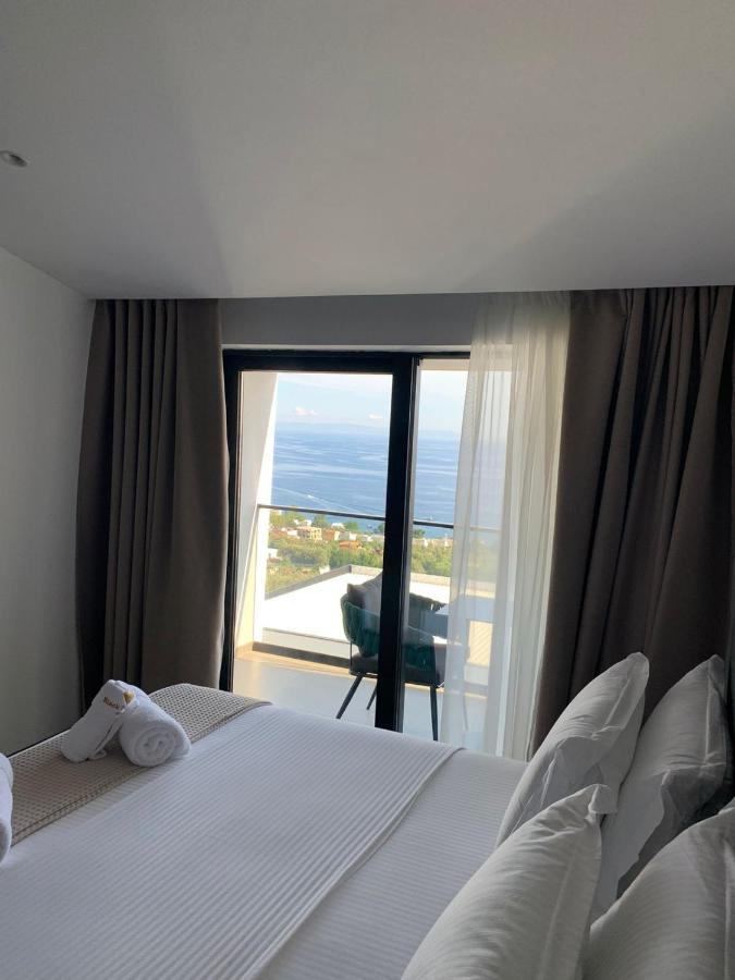 Black Diamond Hotel Dhërmi エクステリア 写真