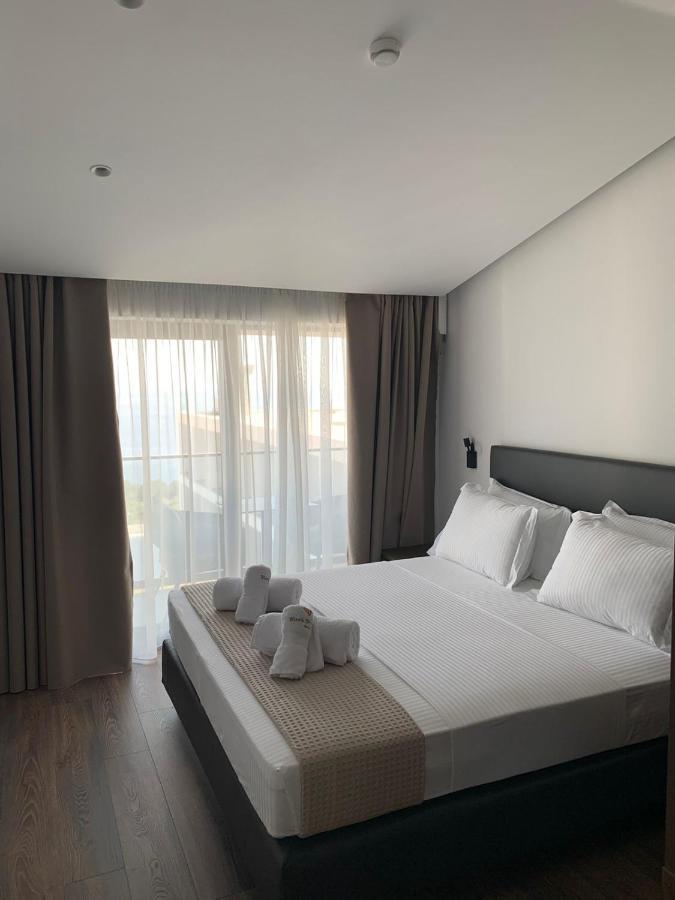 Black Diamond Hotel Dhërmi エクステリア 写真