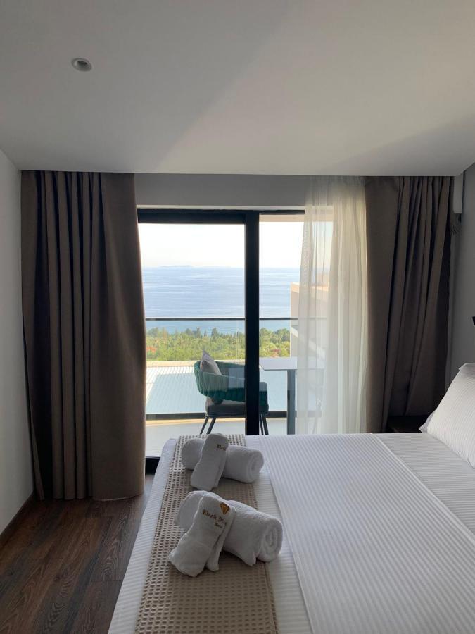 Black Diamond Hotel Dhërmi エクステリア 写真