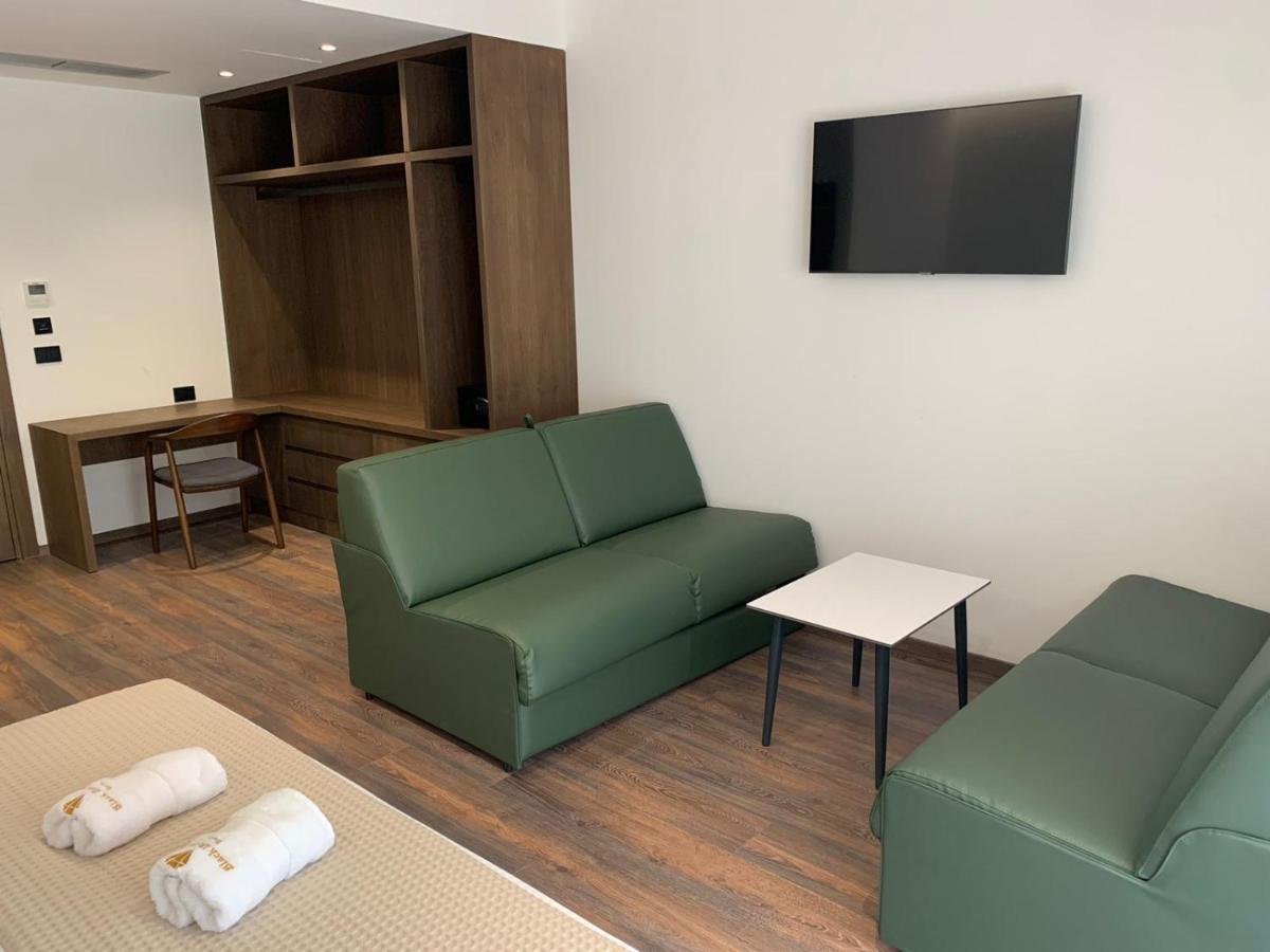 Black Diamond Hotel Dhërmi エクステリア 写真