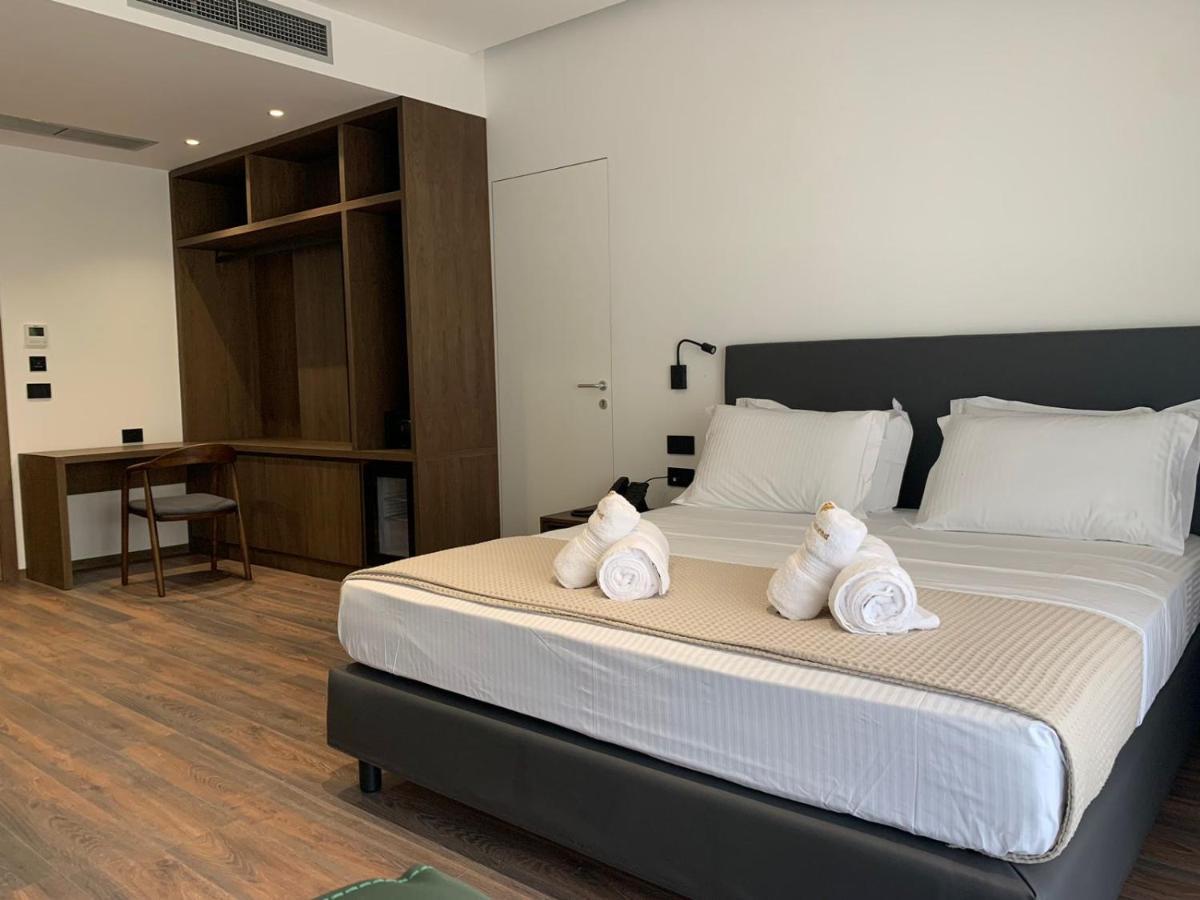 Black Diamond Hotel Dhërmi エクステリア 写真