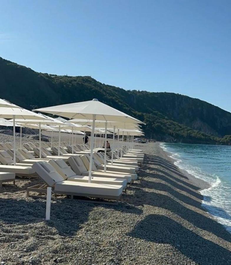 Black Diamond Hotel Dhërmi エクステリア 写真