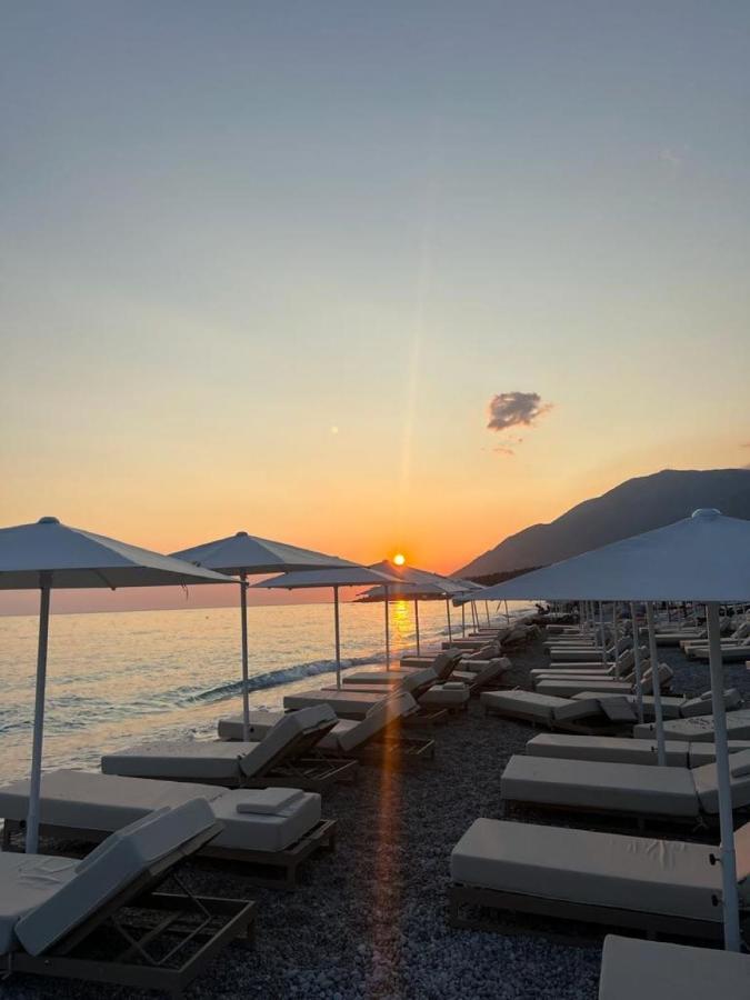 Black Diamond Hotel Dhërmi エクステリア 写真
