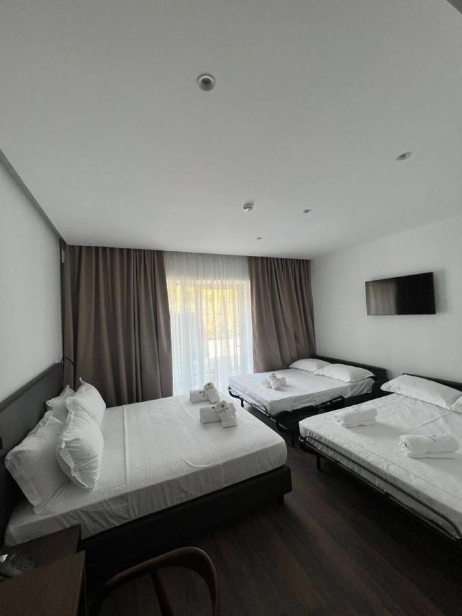 Black Diamond Hotel Dhërmi エクステリア 写真