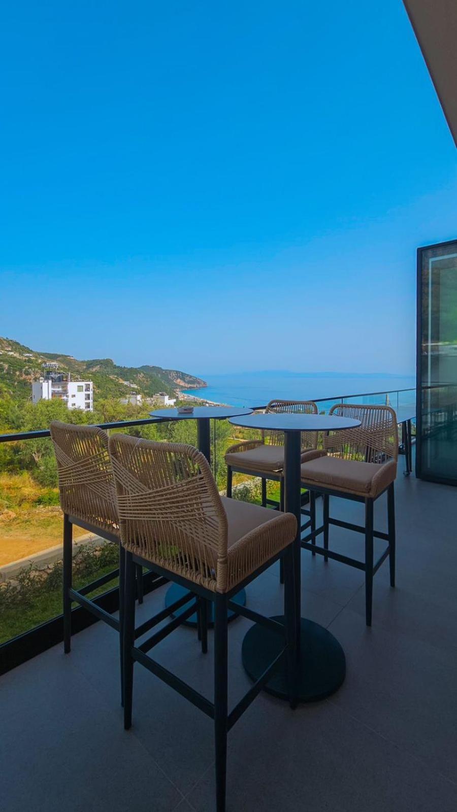 Black Diamond Hotel Dhërmi エクステリア 写真