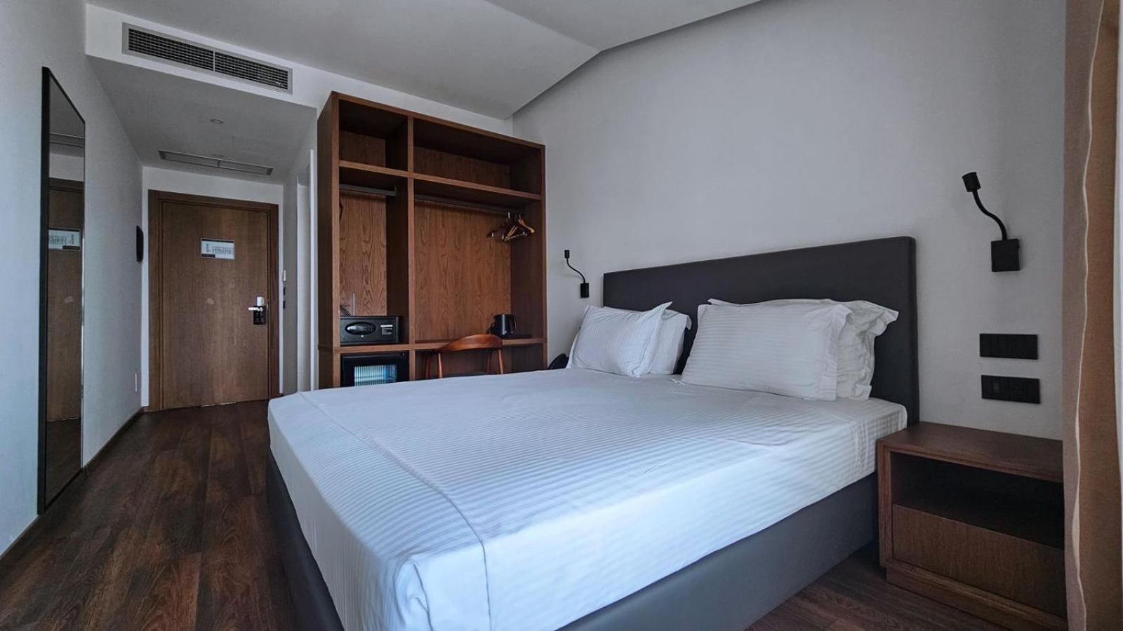 Black Diamond Hotel Dhërmi エクステリア 写真