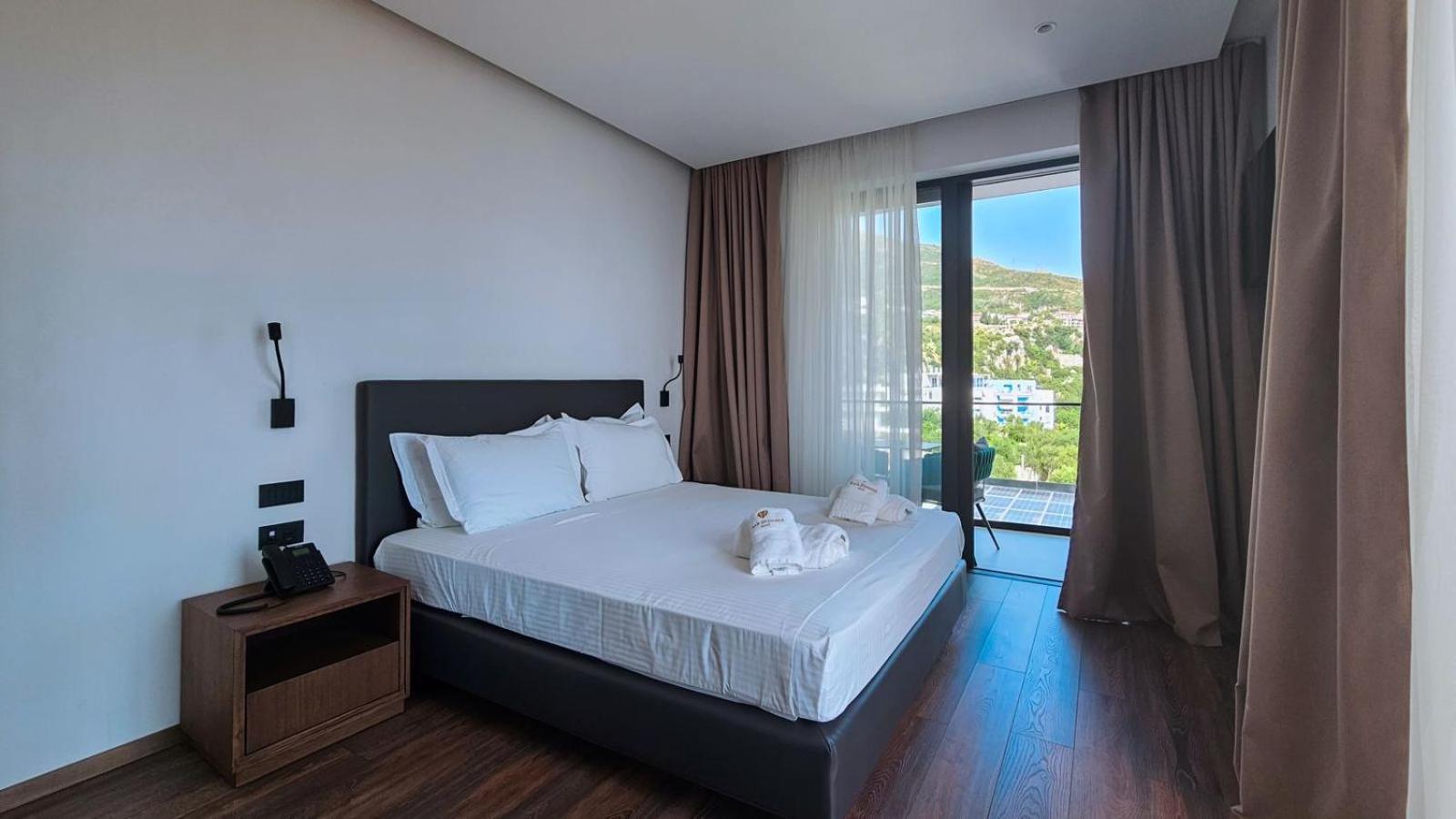 Black Diamond Hotel Dhërmi エクステリア 写真