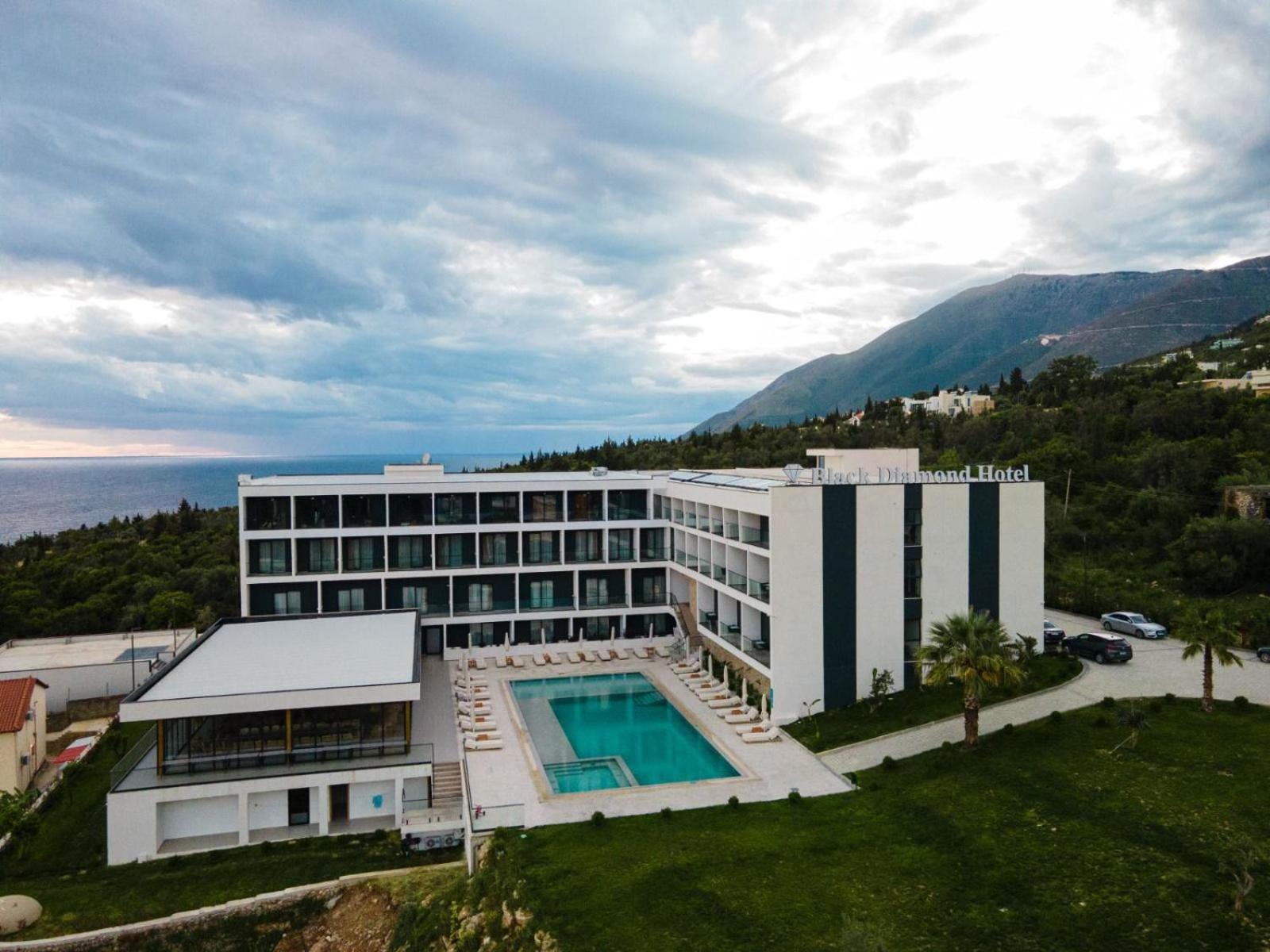 Black Diamond Hotel Dhërmi エクステリア 写真