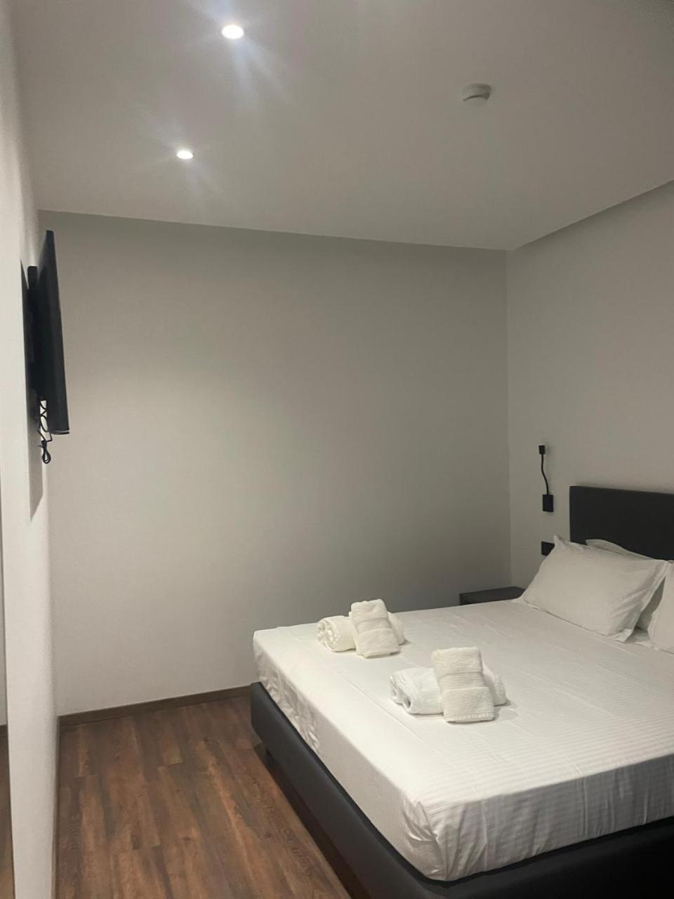 Black Diamond Hotel Dhërmi エクステリア 写真