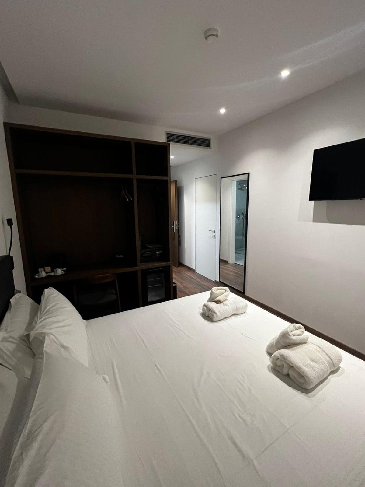 Black Diamond Hotel Dhërmi エクステリア 写真