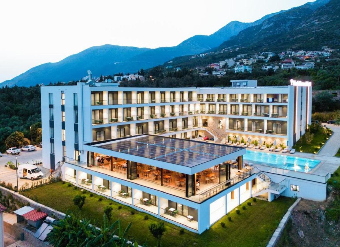 Black Diamond Hotel Dhërmi エクステリア 写真